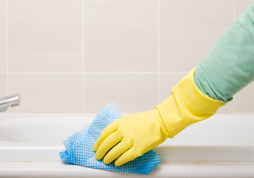 Из статьи вы узнали, чем мыть акриловую ванну и как ухаживать за ней